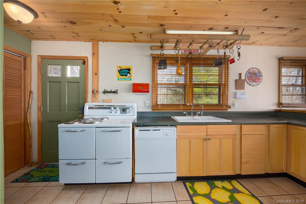 849 Pine Ridge Road Hendersonville, NC 28792 - Photo 11 of 29 Gallery Image 11