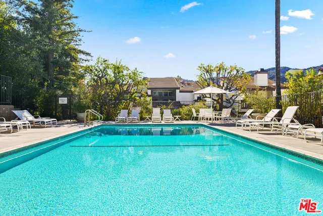 $1,125,000 | 17084 Palisades Circle, Pacific Palisades, CA 90272