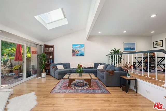 $1,125,000 | 17084 Palisades Circle, Pacific Palisades, CA 90272