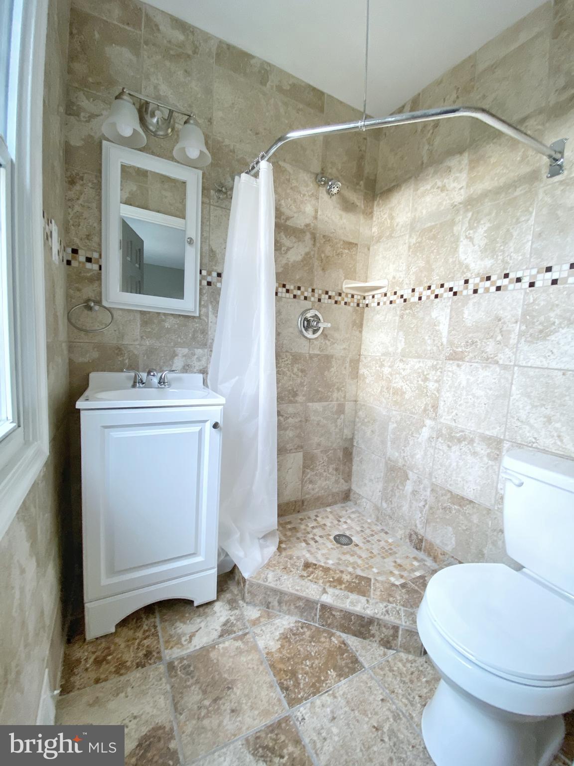 6101 Ridgeview Avenue Baltimore, MD 21206 - Photo 13 of 36 Private Full Bath (off Upstairs Bedroom 1)