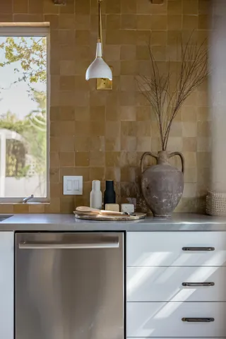 $25,000 | 276 East Granvia Valmonte, Palm Springs, CA 92262