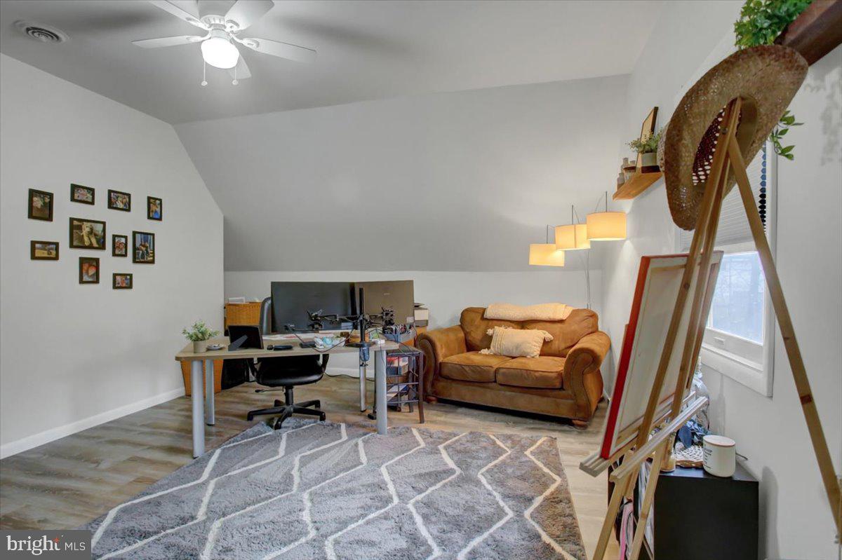 16726 Broadfording Road Hagerstown, MD 21740 - Photo 37 of 55 Upstairs room 4