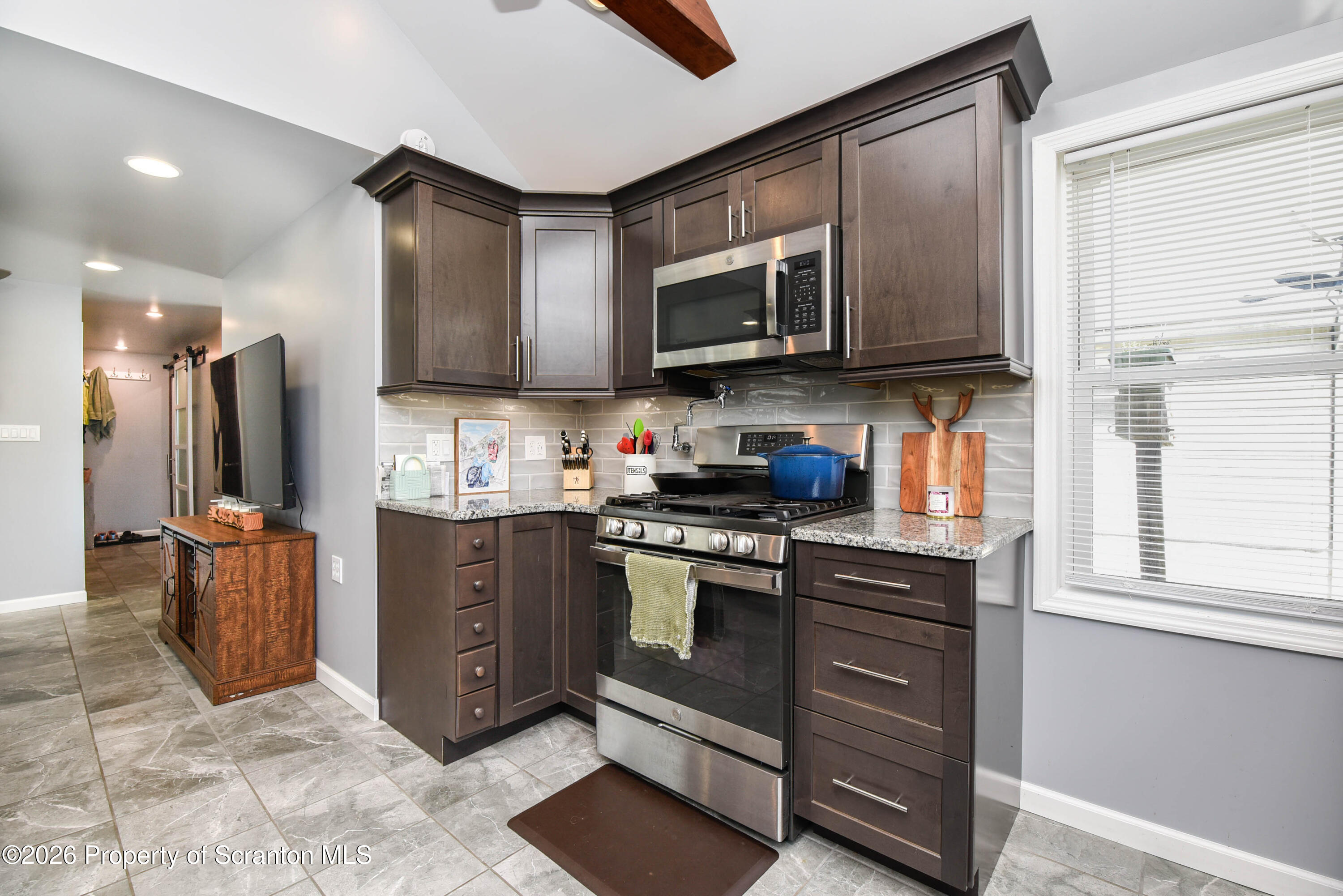 614 Warren Street Blakely, PA 18452 - Photo 11 of 44 Kitchen
