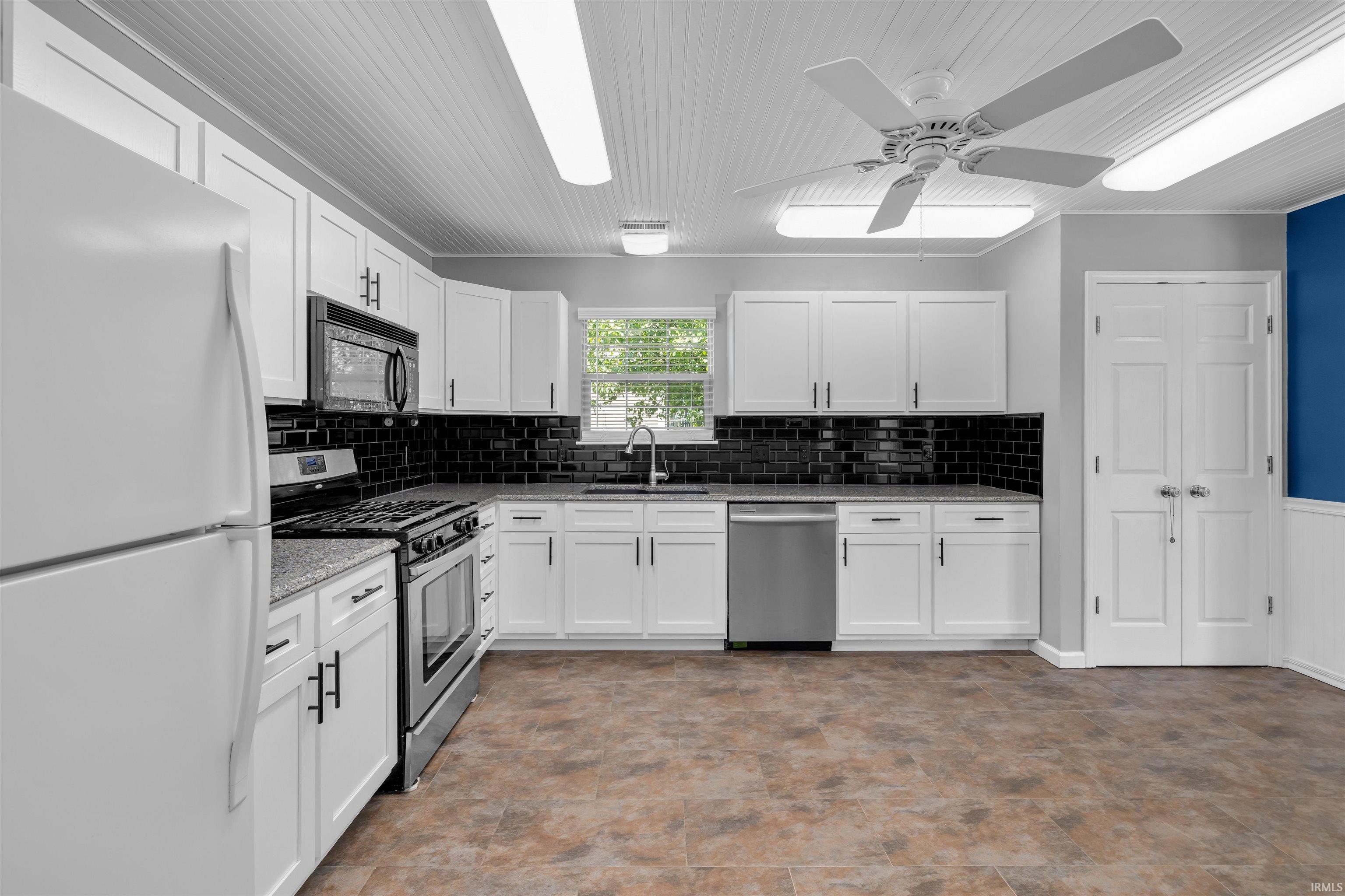 8730 Snowgoose Lane Fort Wayne, IN 46825 - Photo 12 of 29