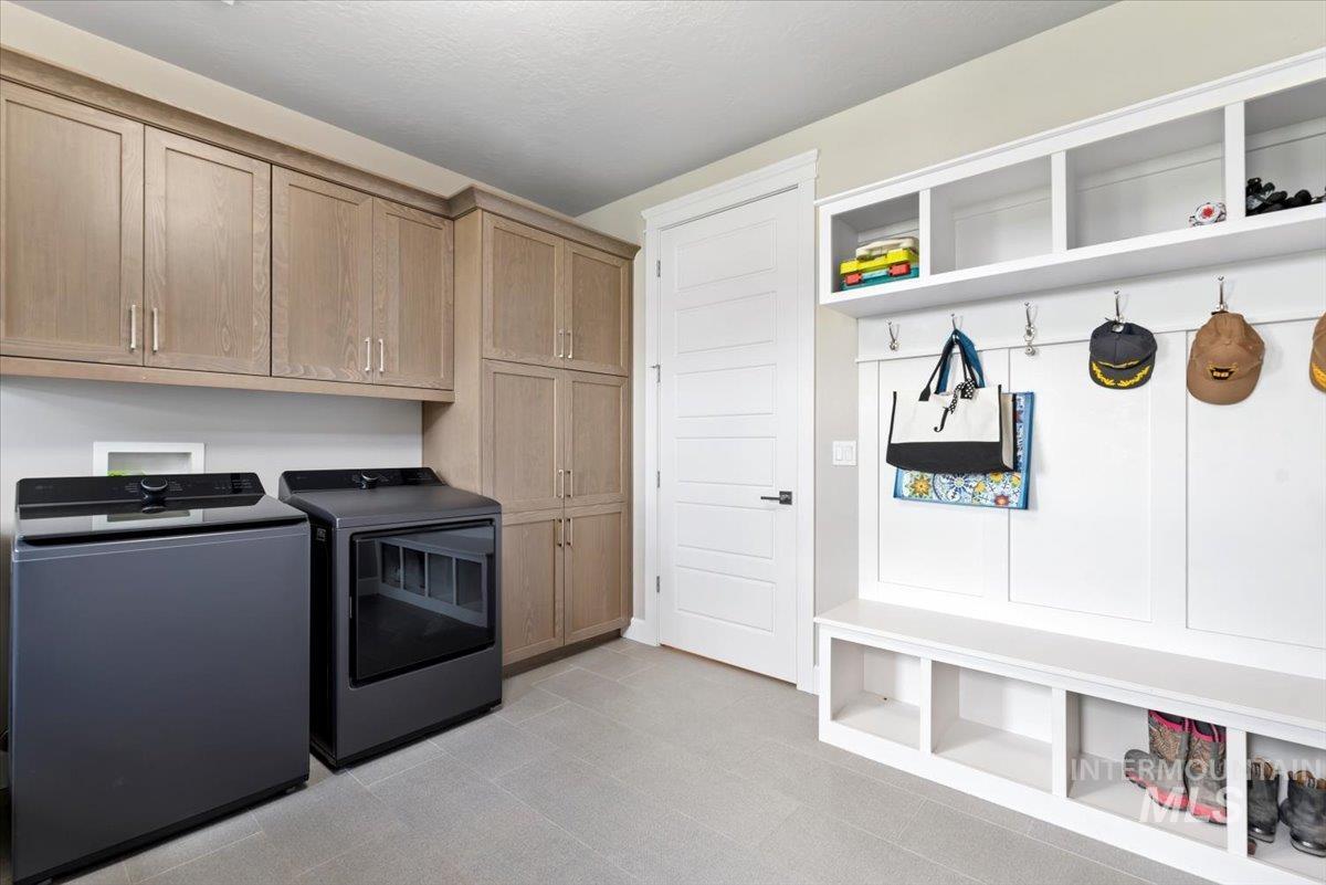 15465 Syrah Court Caldwell, ID 83607 - Photo 31 of 50 Laundry room with cabinet space, washer and dryer, and light tile patterned flooring
