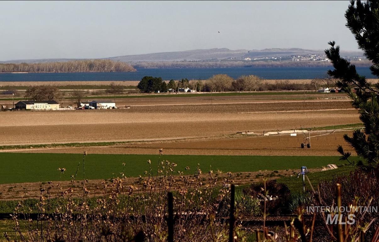 15465 Syrah Court Caldwell, ID 83607 - Photo 4 of 50 Mountain view featuring a large body of water