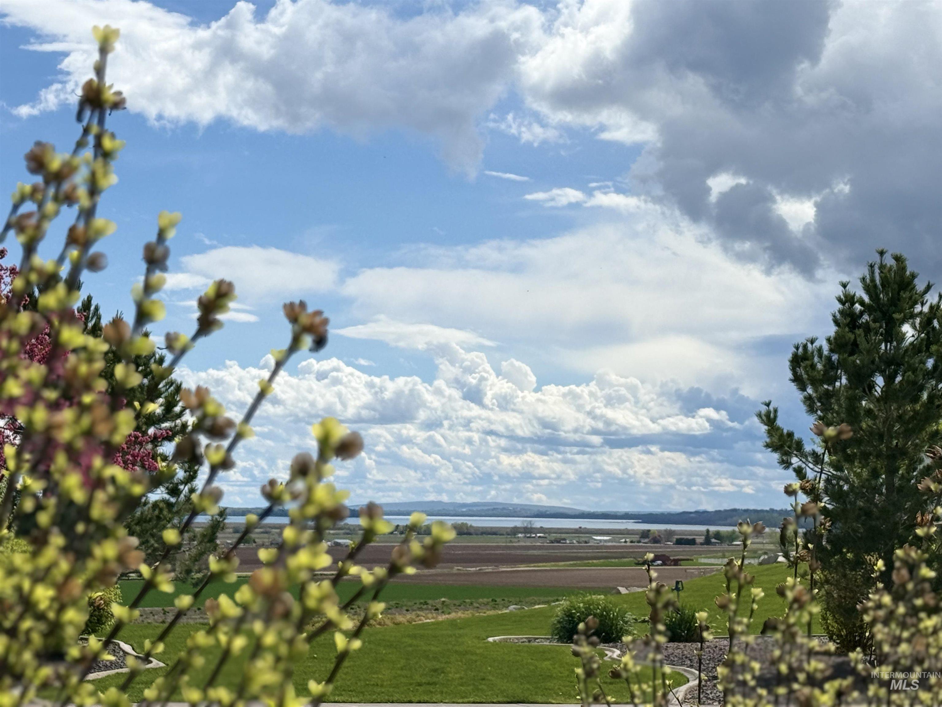 15465 Syrah Court Caldwell, ID 83607 - Photo 7 of 45 Water view