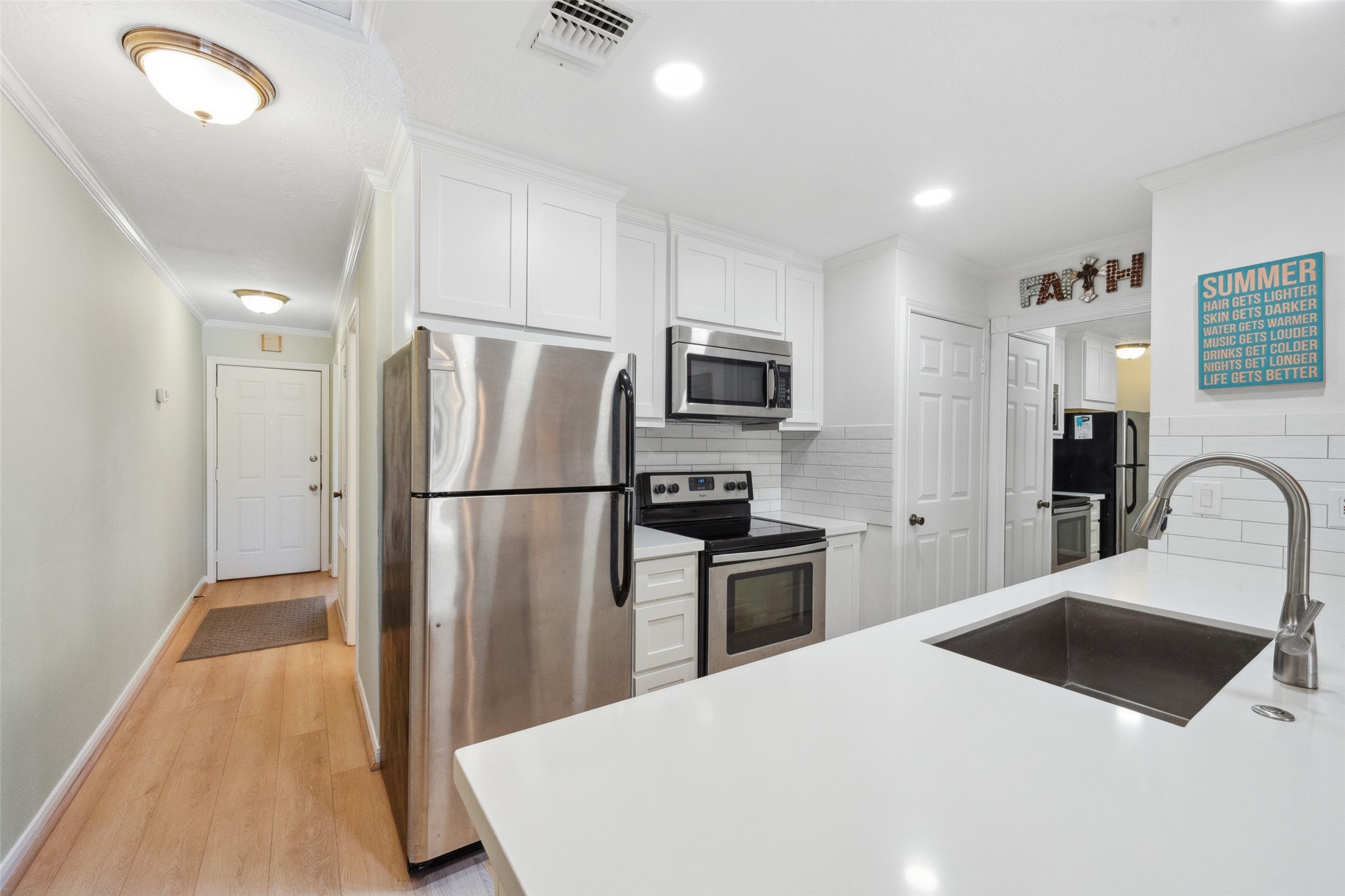 801 River Road, Unit F120 Montgomery, TX 77356 - Photo 7 of 18 Updated kitchen is light, bright and so fresh feeling. Washer/Dryer Hookups in the closet to the left of mirror. Contract now and it's yours to enjoy all summer! Welcome home to 801 River Rd #F120.