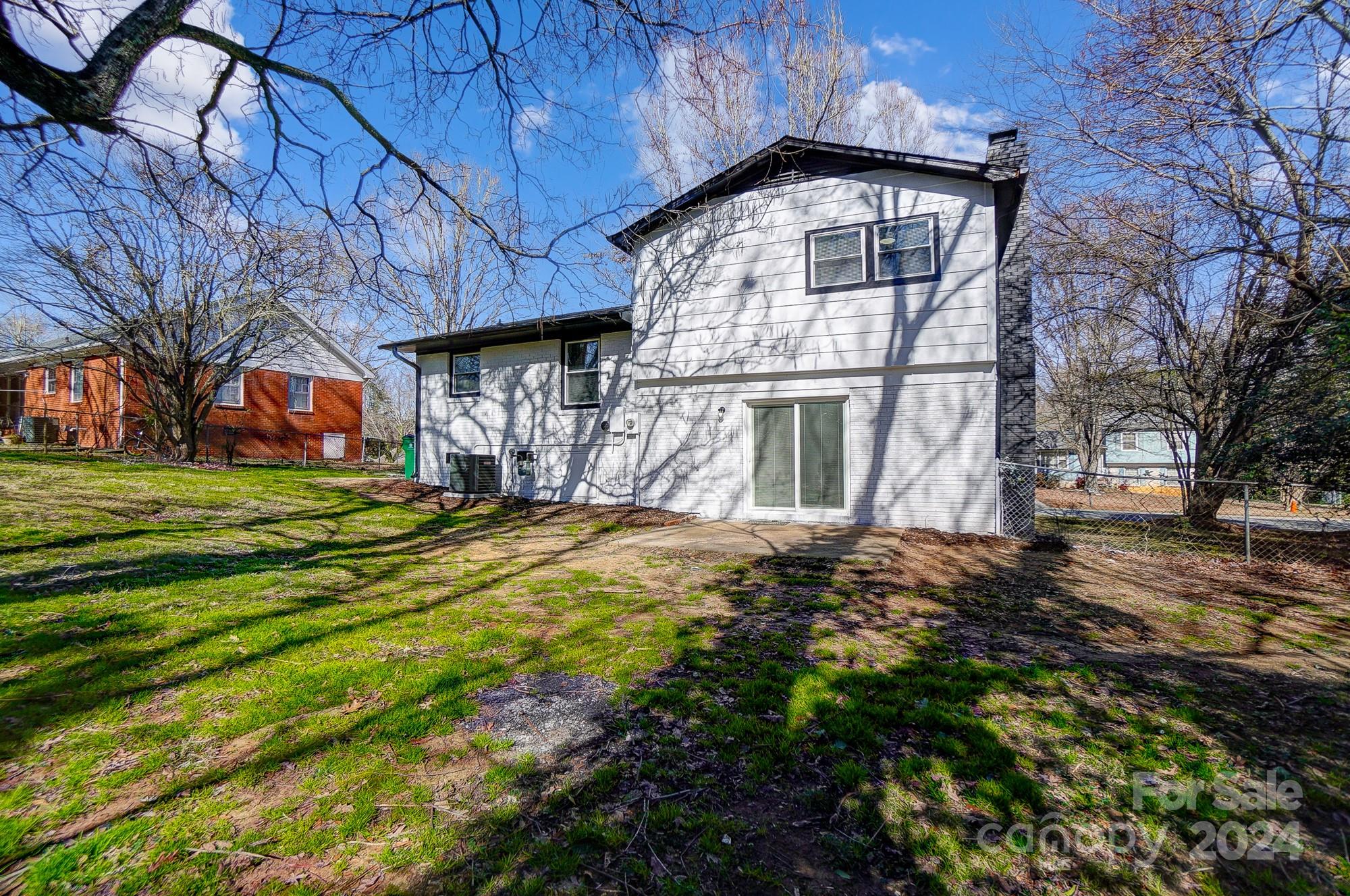 6524 Eaglecrest Road Charlotte, NC 28212 - Photo 46 of 48 a front view of a house with a yard