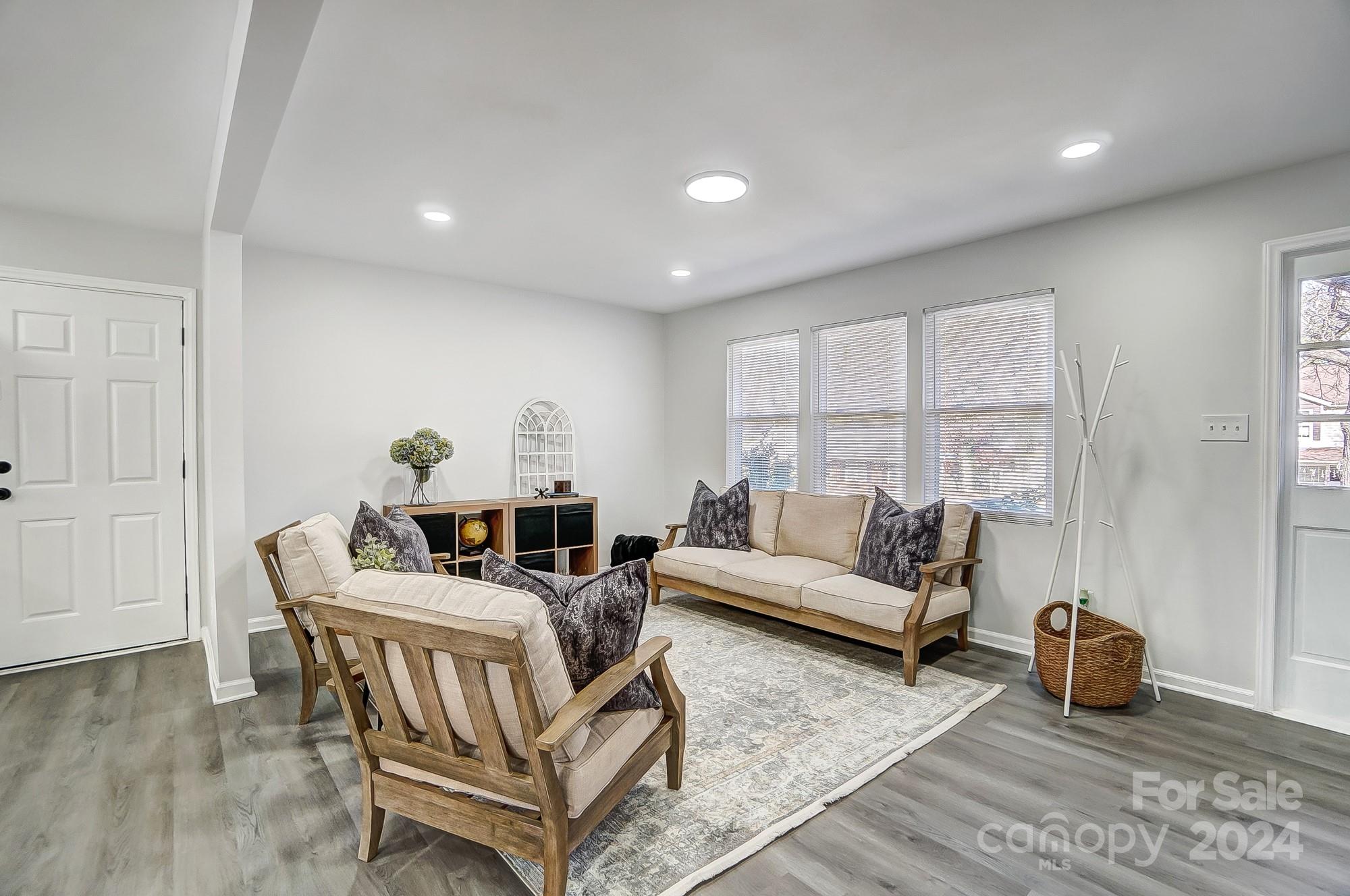 6524 Eaglecrest Road Charlotte, NC 28212 - Photo 8 of 48 a living room with furniture and a large window
