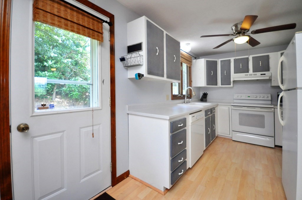 563 Pochassic Road Westfield, MA 01085 - Photo 12 of 42