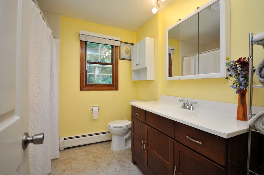 563 Pochassic Road Westfield, MA 01085 - Photo 18 of 42