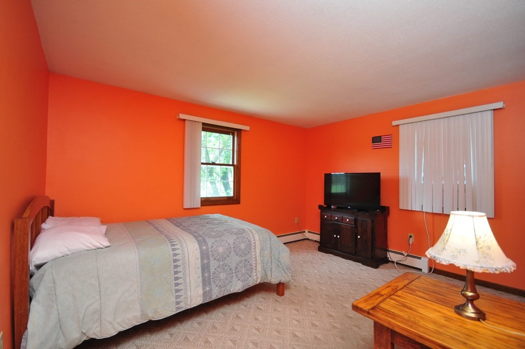 563 Pochassic Road Westfield, MA 01085 - Photo 23 of 42