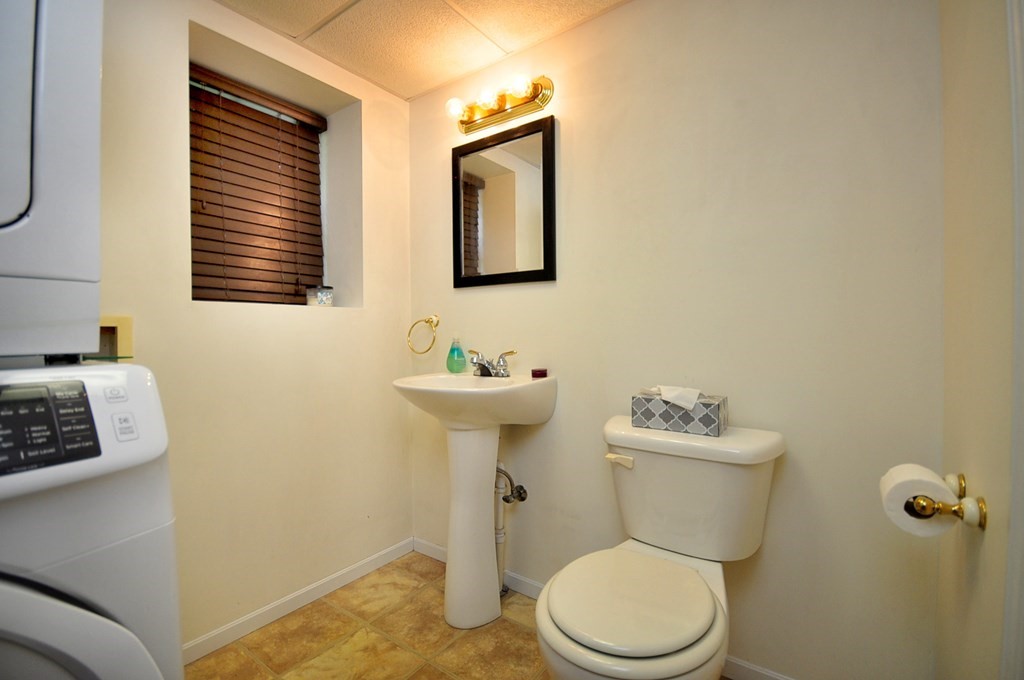 563 Pochassic Road Westfield, MA 01085 - Photo 32 of 42