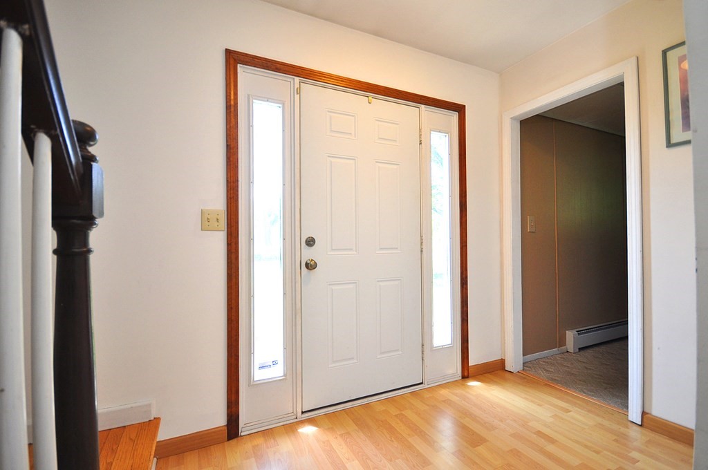 563 Pochassic Road Westfield, MA 01085 - Photo 4 of 42