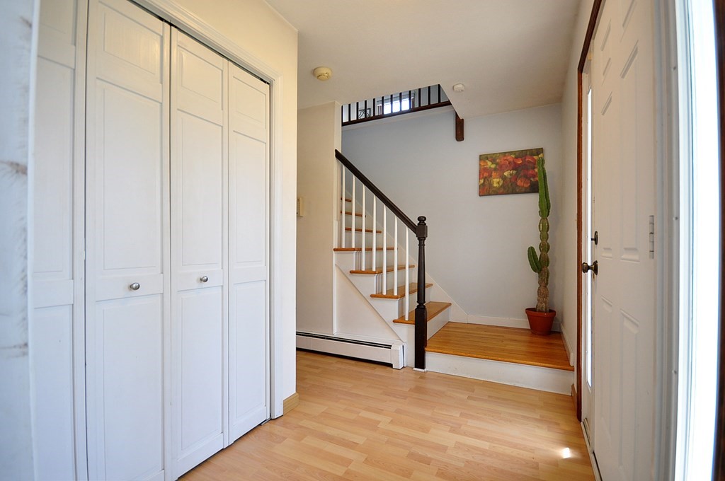 563 Pochassic Road Westfield, MA 01085 - Photo 5 of 42