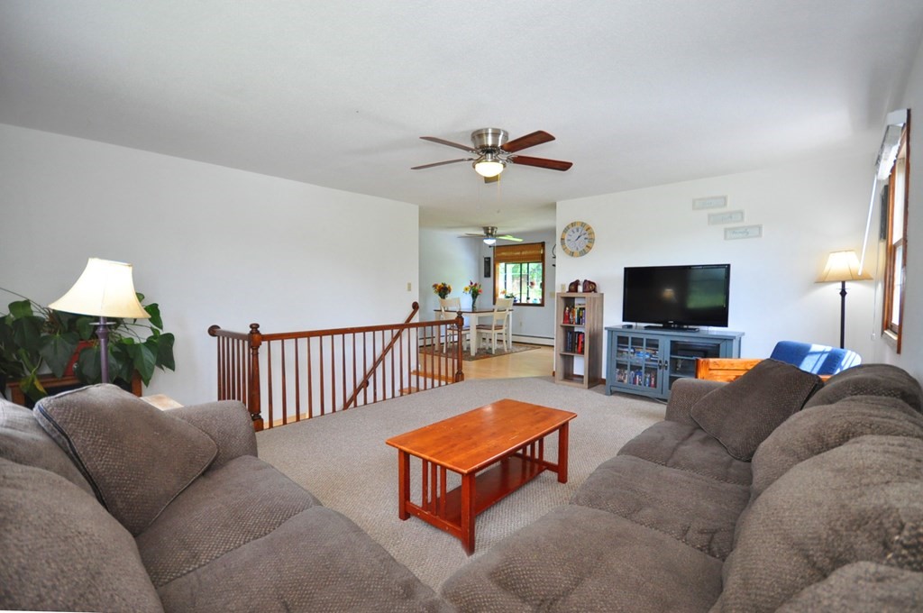 563 Pochassic Road Westfield, MA 01085 - Photo 8 of 42