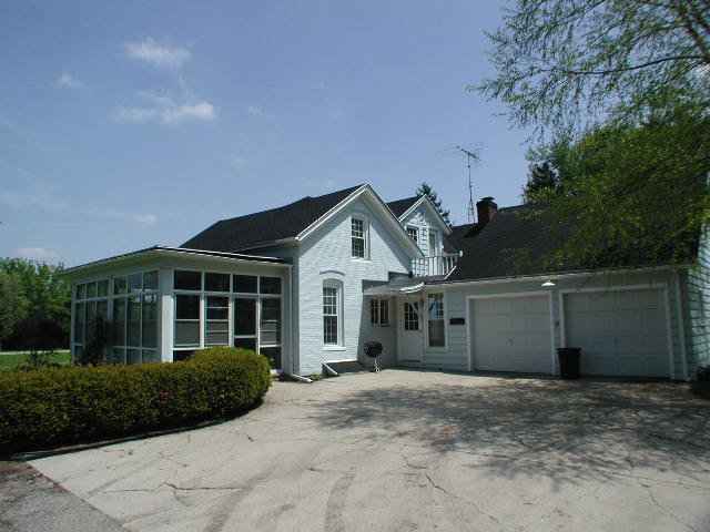 3363 West Winneshiek Road Freeport, IL 61032 - Photo 2 of 9 Gallery Image 2