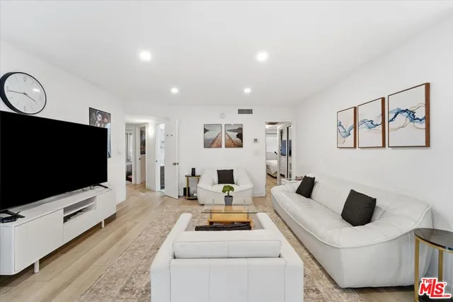 $549,000 | 5414 Newcastle Avenue, Unit 26, Encino, CA 91316