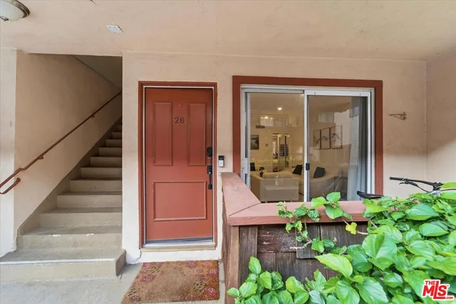 $549,000 | 5414 Newcastle Avenue, Unit 26, Encino, CA 91316