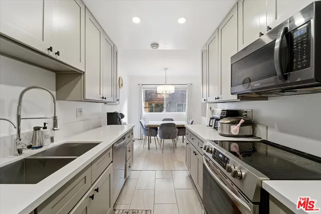 $549,000 | 5414 Newcastle Avenue, Unit 26, Encino, CA 91316