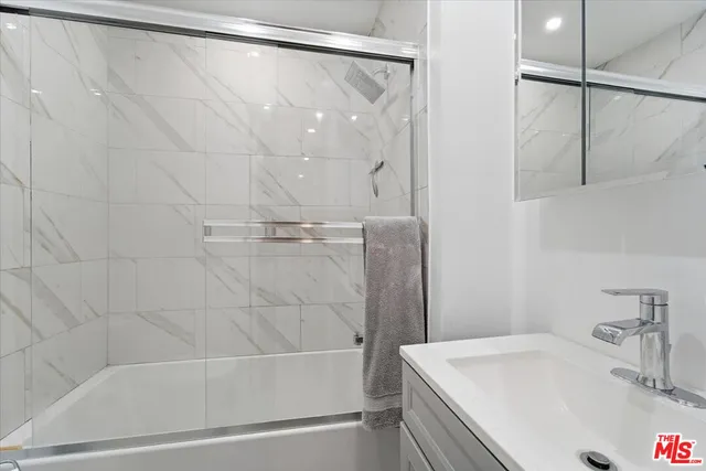 $549,000 | 5414 Newcastle Avenue, Unit 26, Encino, CA 91316