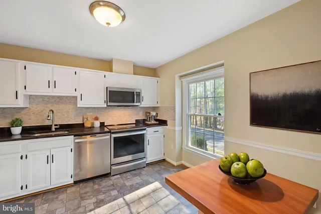 $525,000 | 9954 Wood Wren Court, Fairfax, VA 22032