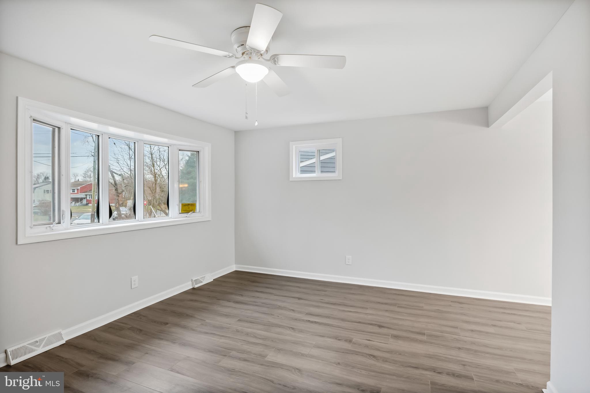 222 Aman Place Clementon, NJ 08021 - Photo 5 of 19