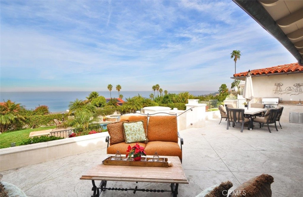 1525 Chelsea Road Palos Verdes Estates, CA 90274 - Photo 23 of 29 a outdoor space with furniture