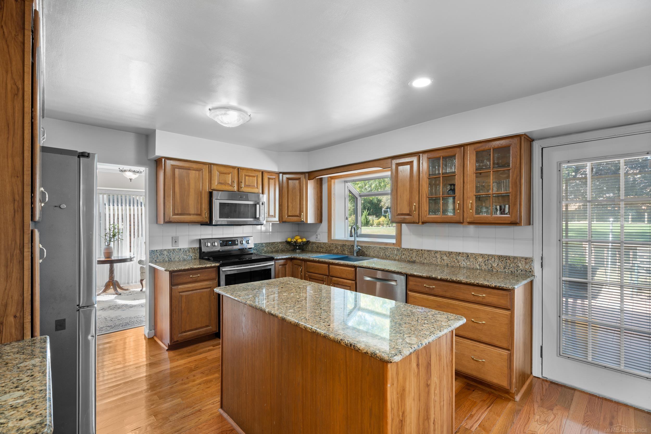 2352 Cumberland Road Rochester Hills, MI 48307 - Photo 10 of 39