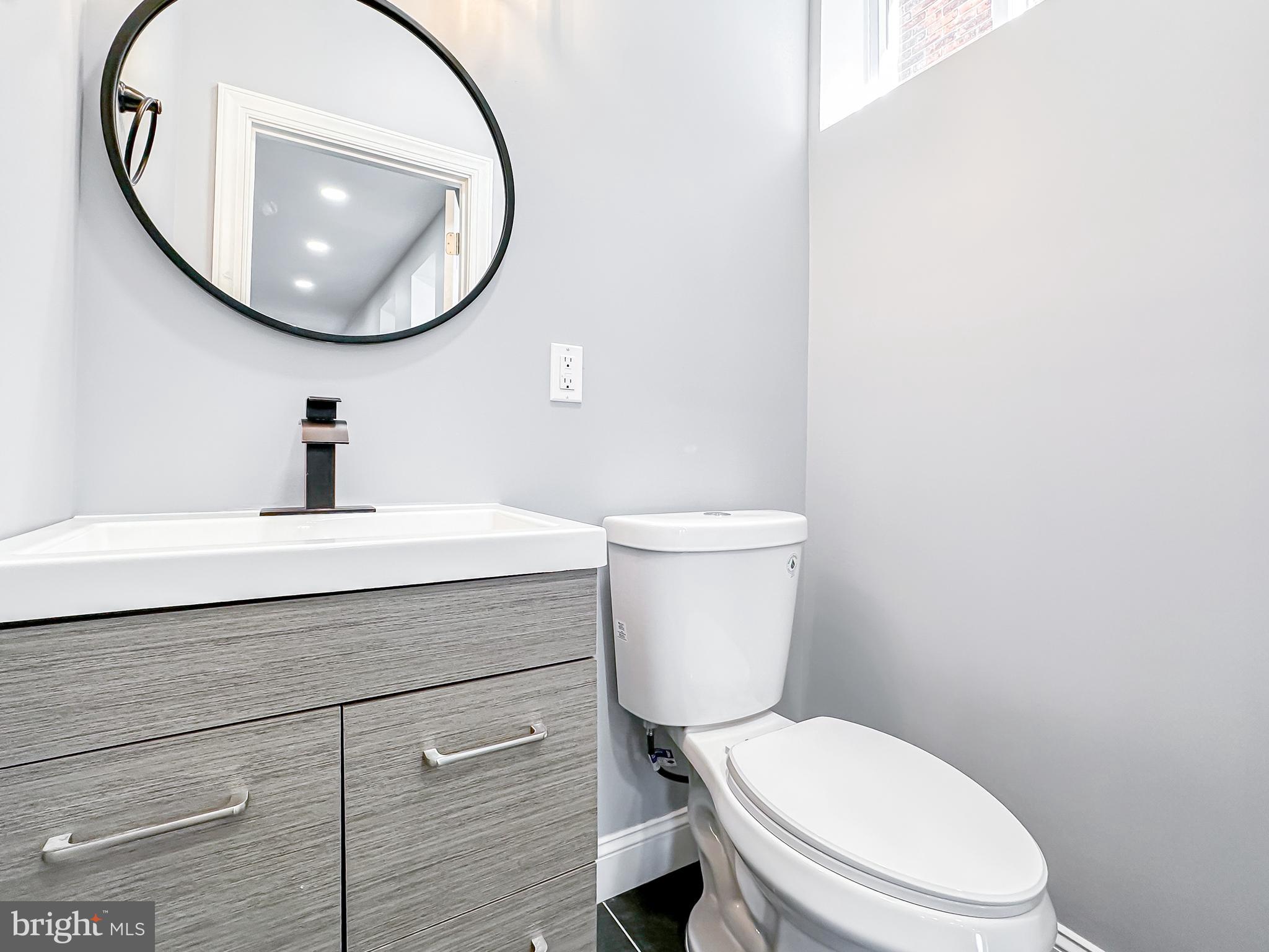 5125 Chestnut Street Philadelphia, PA 19139 - Photo 8 of 36 Livingroom Half Bath