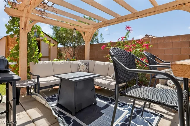 $399,990 | 2079 Port Royal Drive, Laughlin, NV 89029