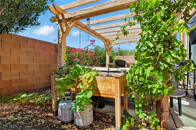 $399,990 | 2079 Port Royal Drive, Laughlin, NV 89029