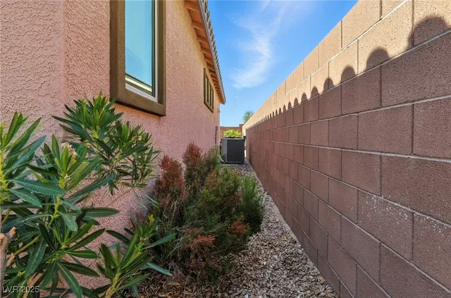 $399,990 | 2079 Port Royal Drive, Laughlin, NV 89029