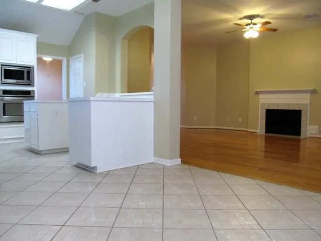 $2,650 | 104 Laguna Pointe Drive, League City, TX 77573