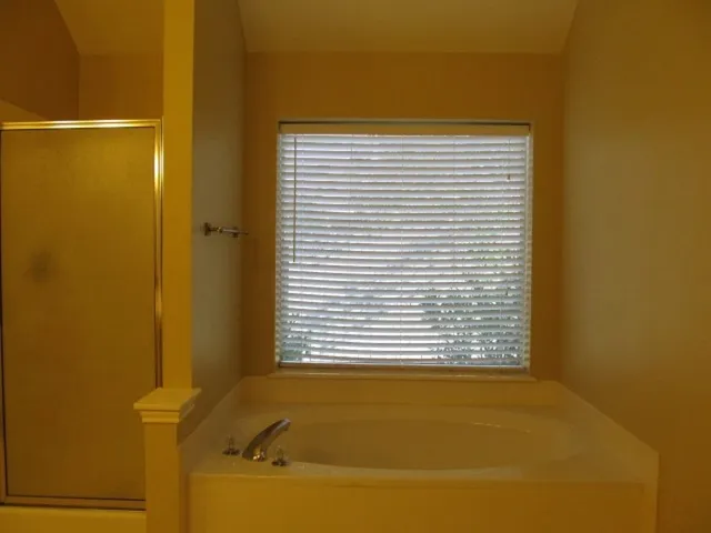 $2,650 | 104 Laguna Pointe Drive, League City, TX 77573