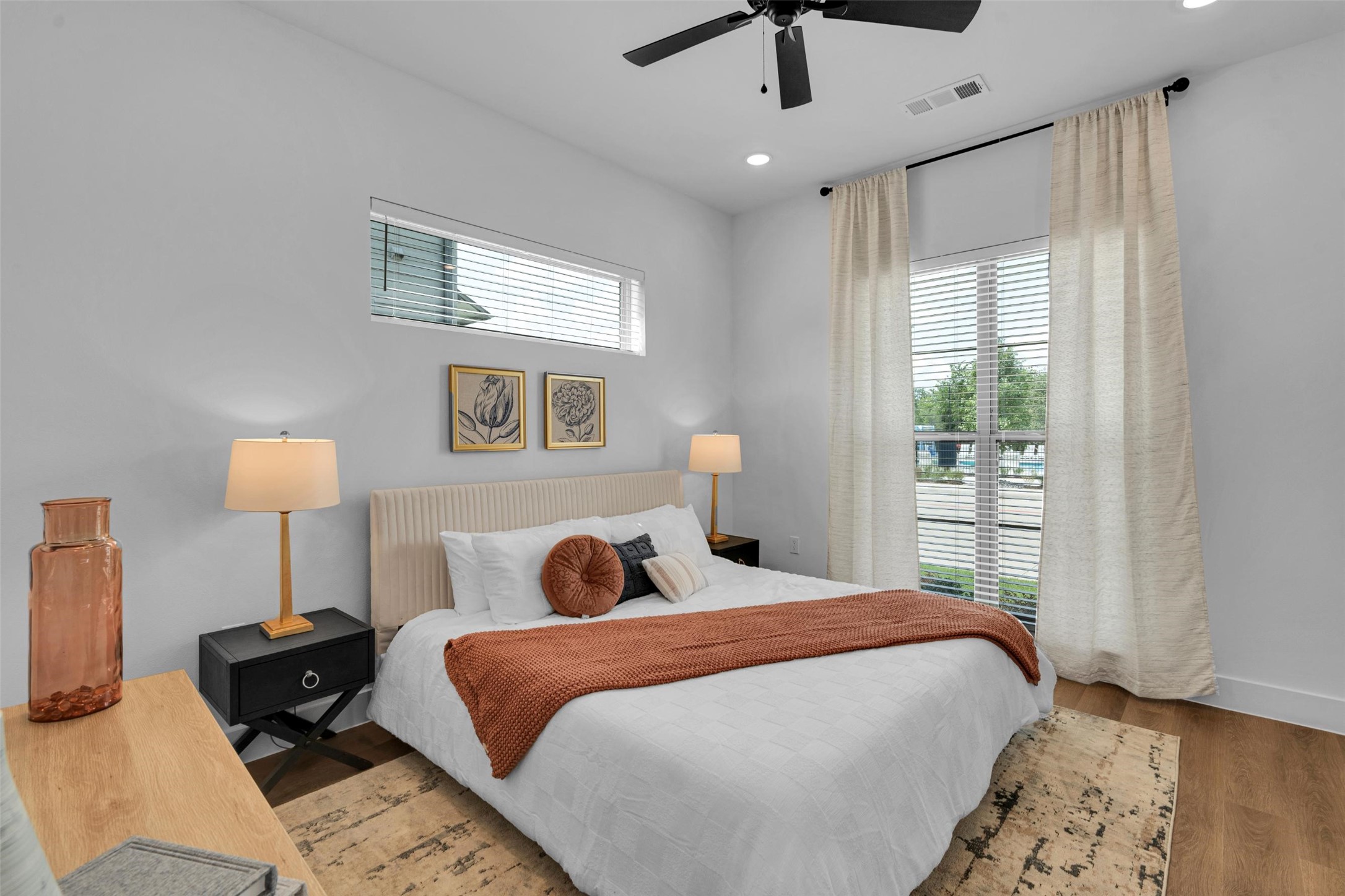 1652-101 Spaniel Avenue Rowlett, TX 75089 - Photo 13 of 41 a bedroom with a bed and a lamp