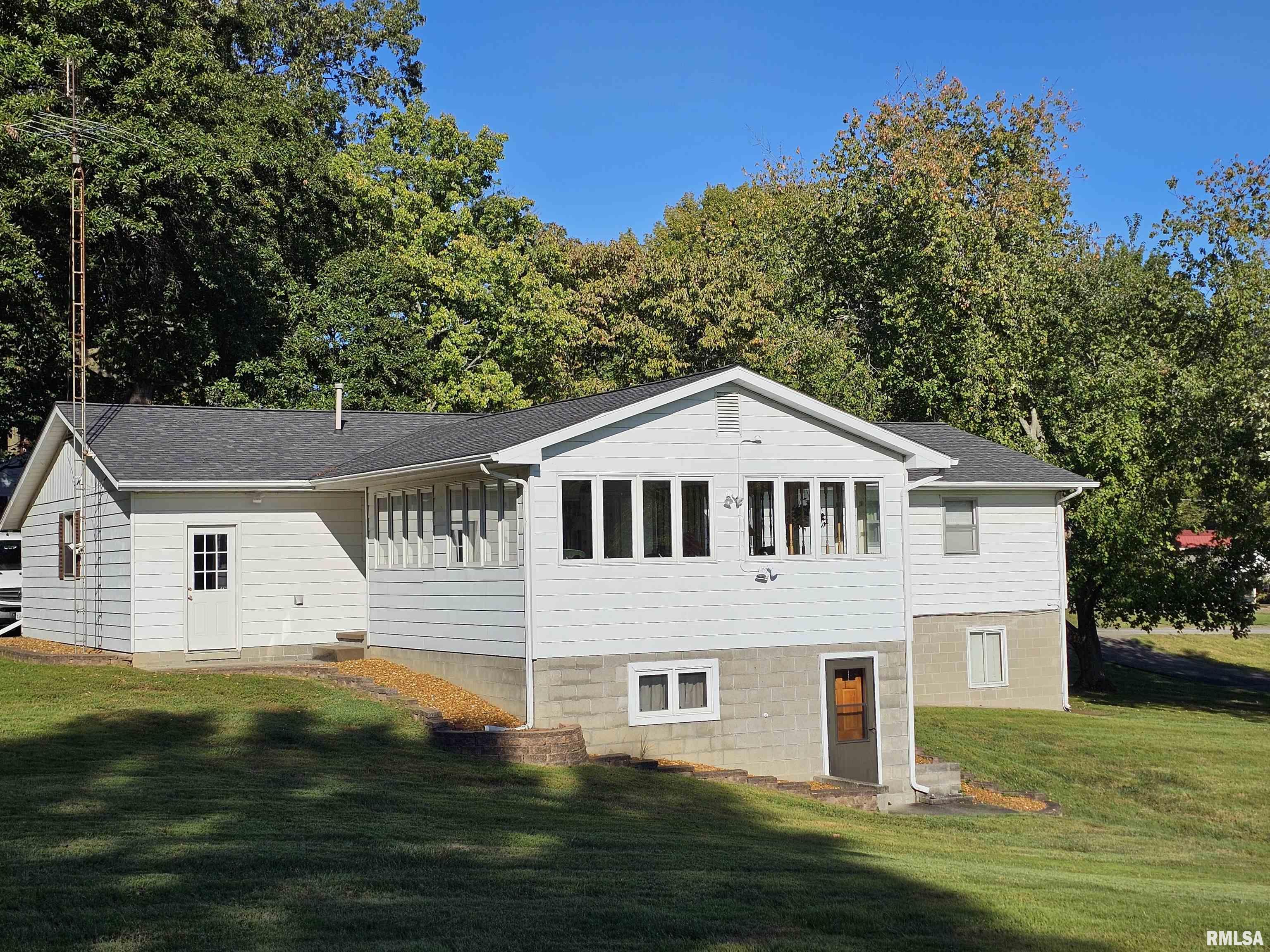 2222 Pine Street Eldorado, IL 62930 - Photo 6 of 31