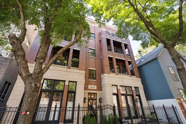 $825,000 | 2820 North Sheffield Avenue, Unit 4N, Chicago, IL 60657
