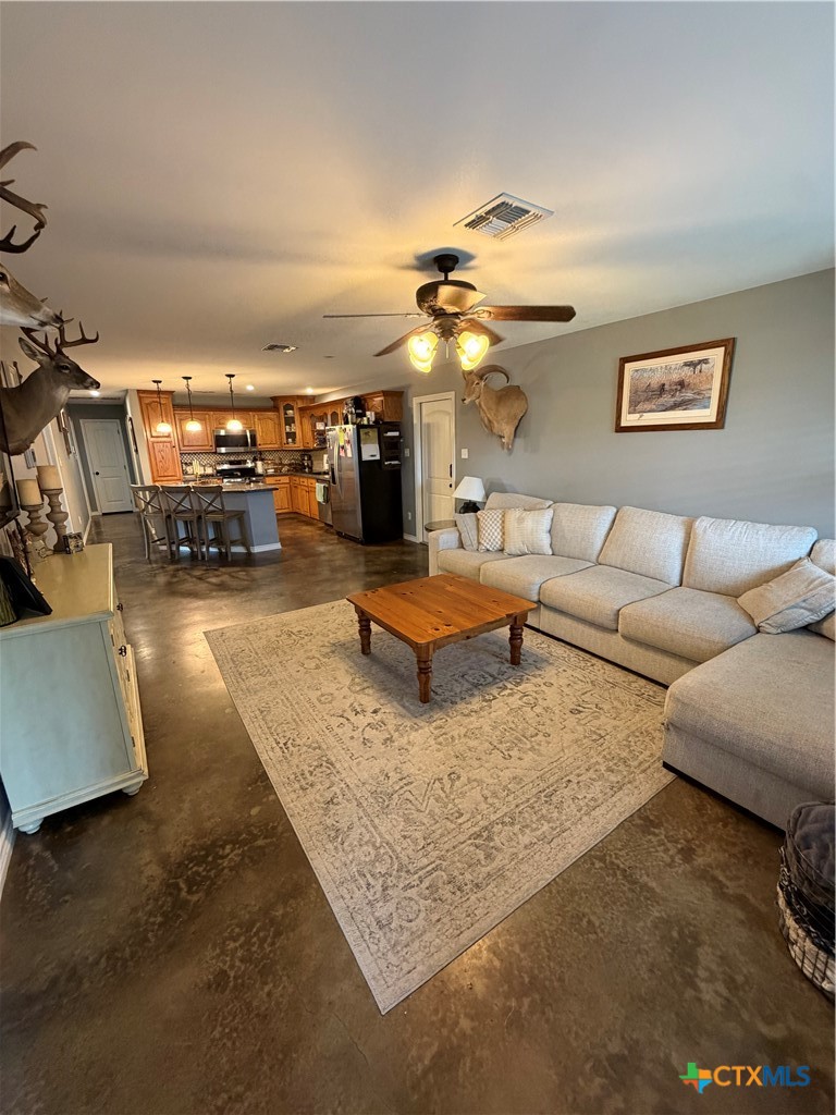69 East Grouse Road Victoria, TX 77905 - Photo 4 of 28