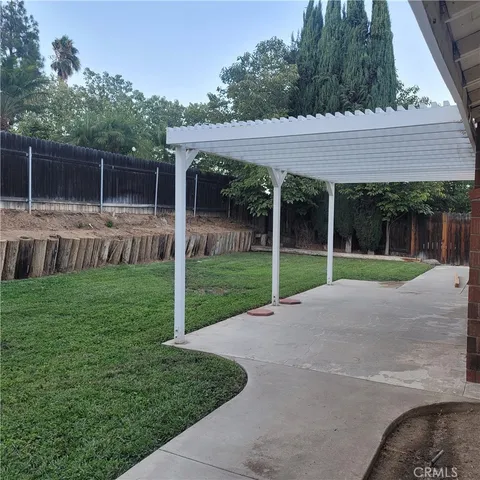 a view of a house with backyard and porch