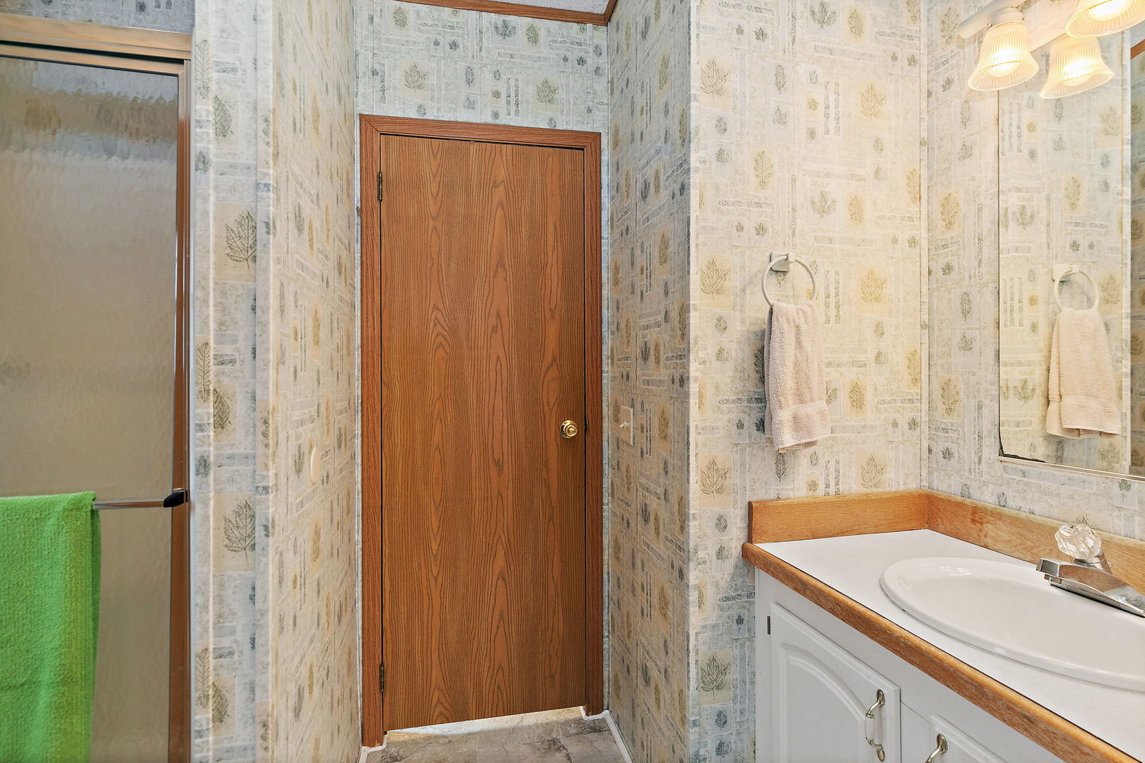 117 Parkwood Road Elgin, IL 60123 - Photo 11 of 16 a bathroom with a sink and a mirror