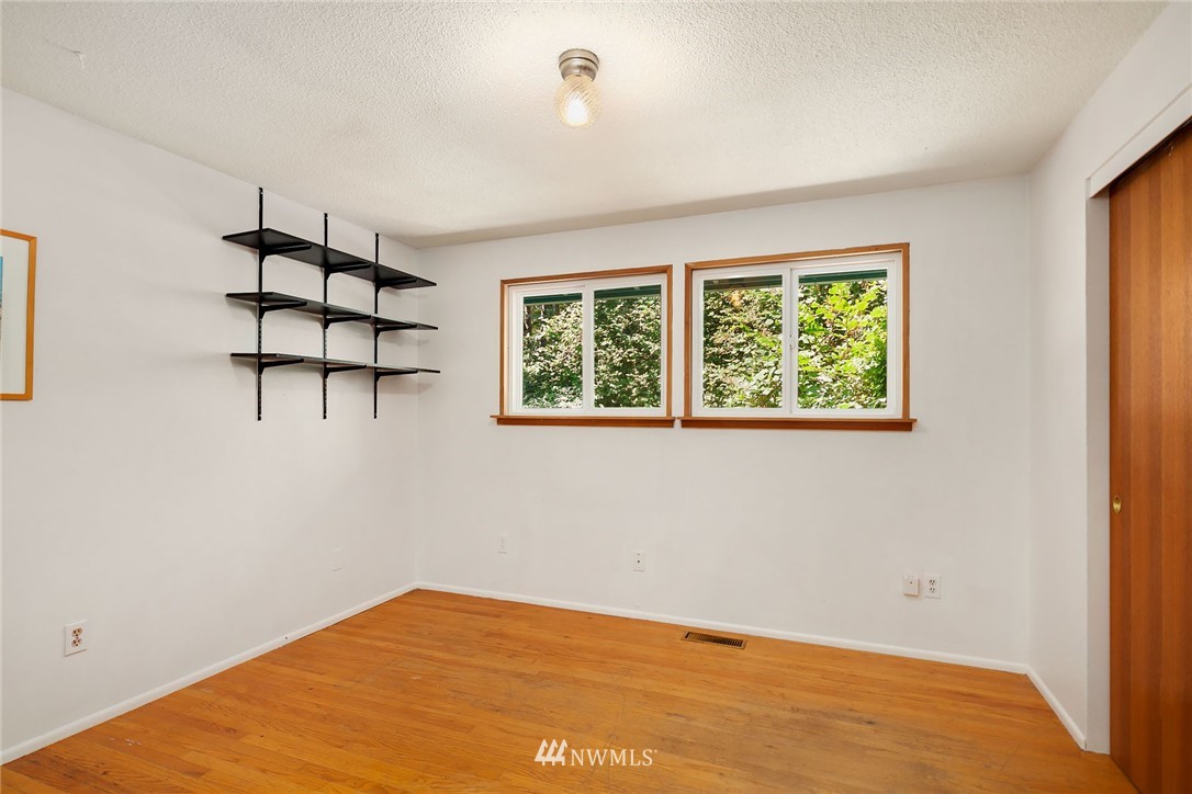 10329 Southwest Bank Road Vashon, WA 98070 - Photo 12 of 24 Gallery Image 12