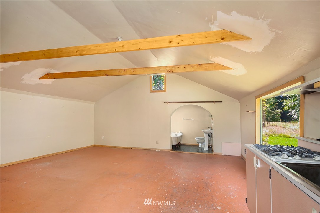 10329 Southwest Bank Road Vashon, WA 98070 - Photo 18 of 24 Gallery Image 18