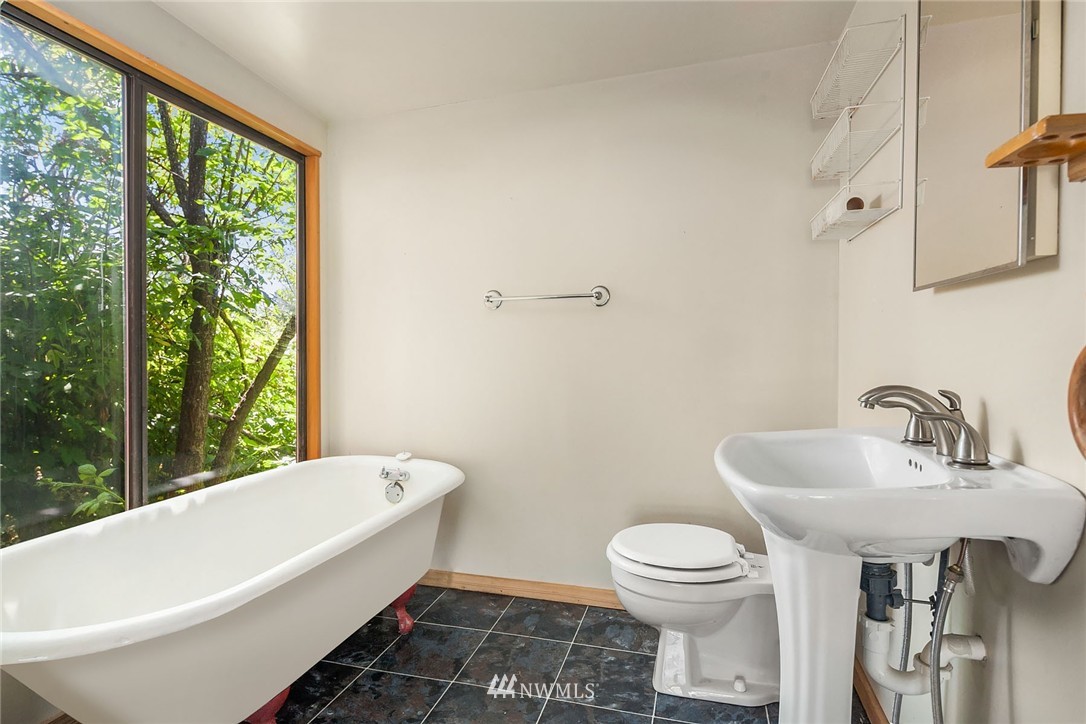 10329 Southwest Bank Road Vashon, WA 98070 - Photo 21 of 24 Gallery Image 21
