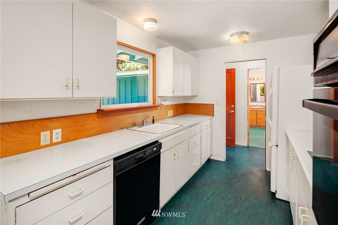 10329 Southwest Bank Road Vashon, WA 98070 - Photo 8 of 24 Gallery Image 8