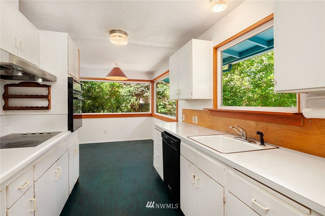 10329 Southwest Bank Road Vashon, WA 98070 - Photo 9 of 24 Gallery Image 9