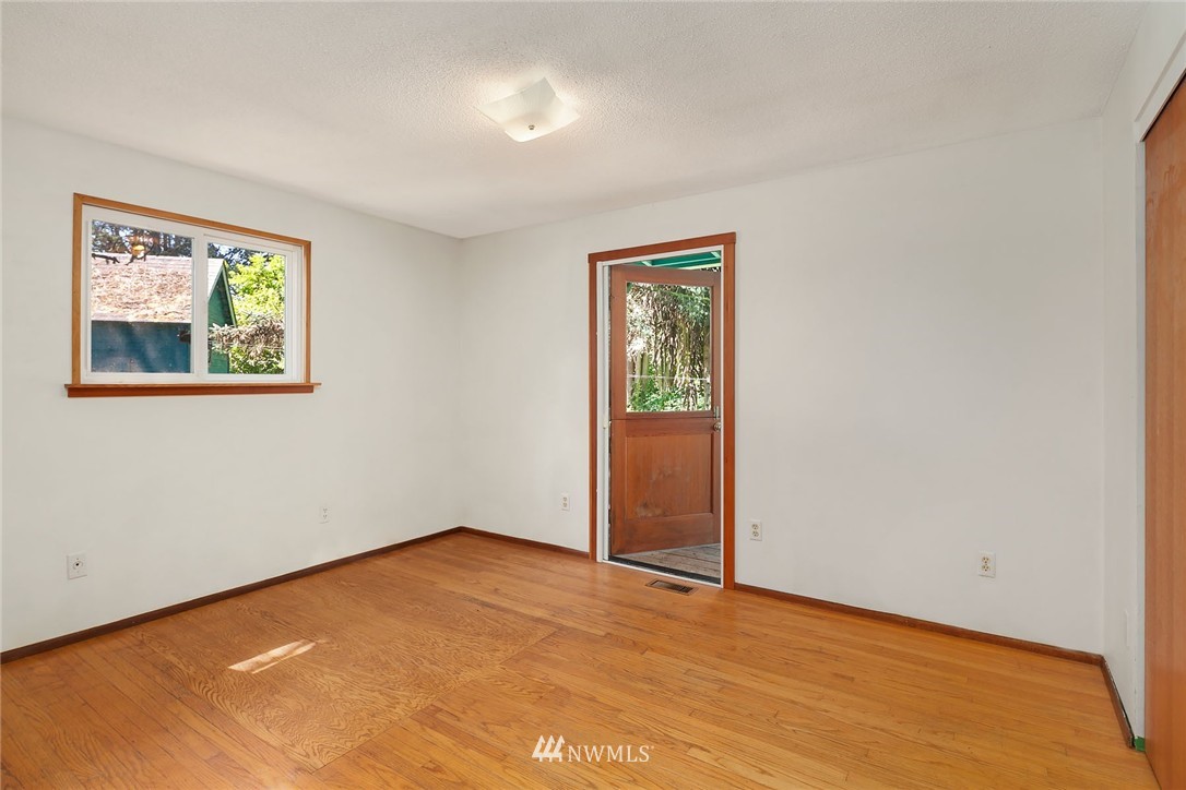 10329 Southwest Bank Road Vashon, WA 98070 - Photo 10 of 24 Gallery Image 10