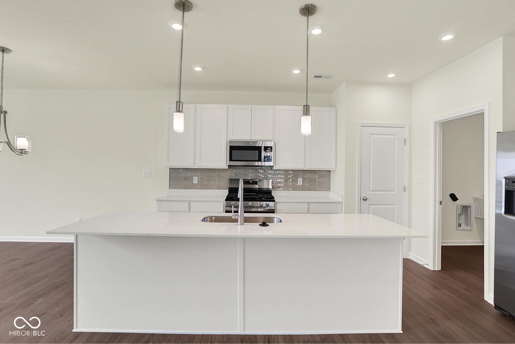 2021 Frost Line Lane Greenfield, IN 46140 - Photo 6 of 30