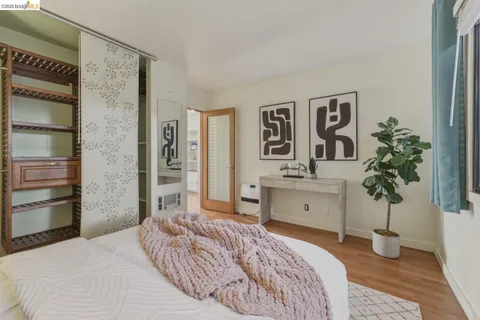 $330,000 | 5 Embarcadero West, Unit 126, Oakland, CA 94607